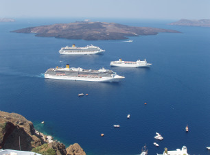 Caldera cruiseships