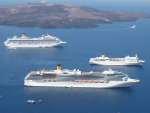 Caldera cruiseships1